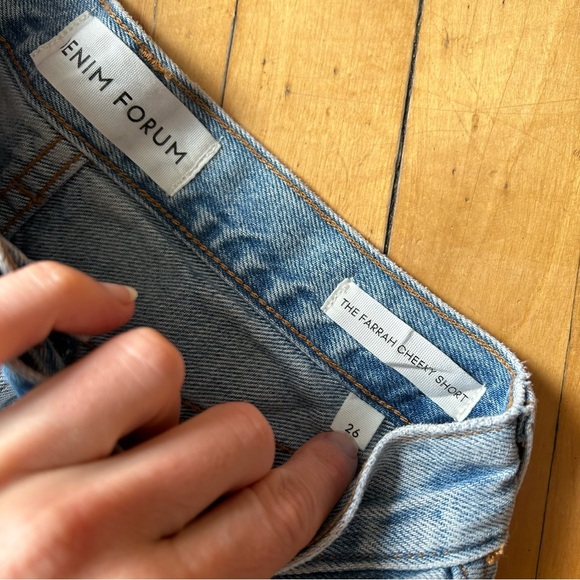 Aritzia Denim Forum The Farrah Cheeky Short - Picture 8 of 9